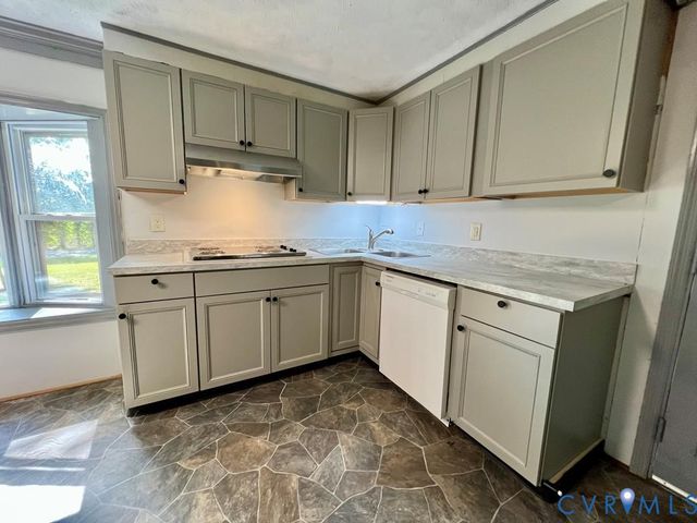 8739 River Rd, Lancaster, VA 22503