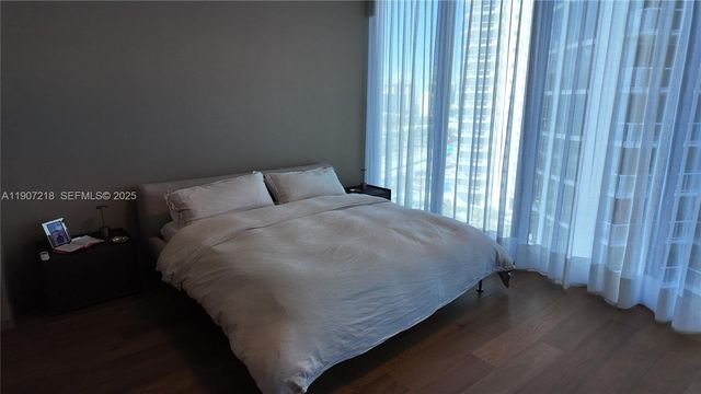 18555 Collins Avenue 905, Sunny Isles Beach, FL 33160