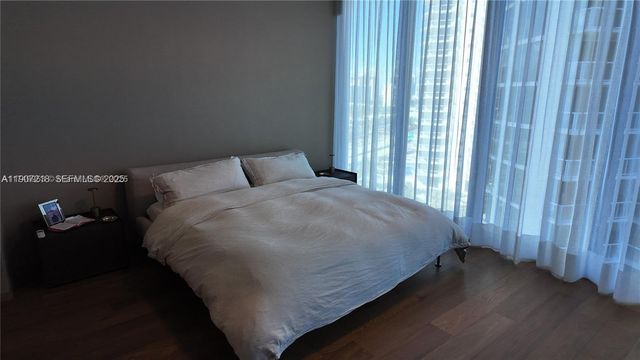 18555 Collins Avenue 905, Sunny Isles Beach, FL 33160