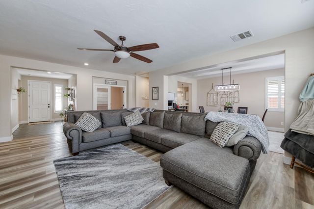 3129 3129 Ashcroft Avenue, Clovis, CA 93619