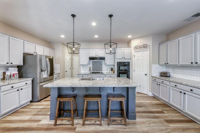 3129 3129 Ashcroft Avenue, Clovis, CA 93619