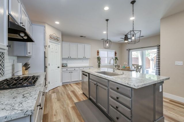 3129 3129 Ashcroft Avenue, Clovis, CA 93619