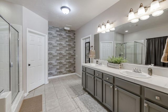 3129 3129 Ashcroft Avenue, Clovis, CA 93619