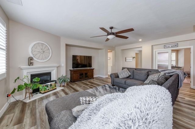 3129 3129 Ashcroft Avenue, Clovis, CA 93619