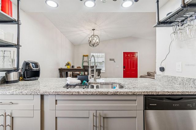 2101 W CHERRY STREET, Tampa, FL 33607