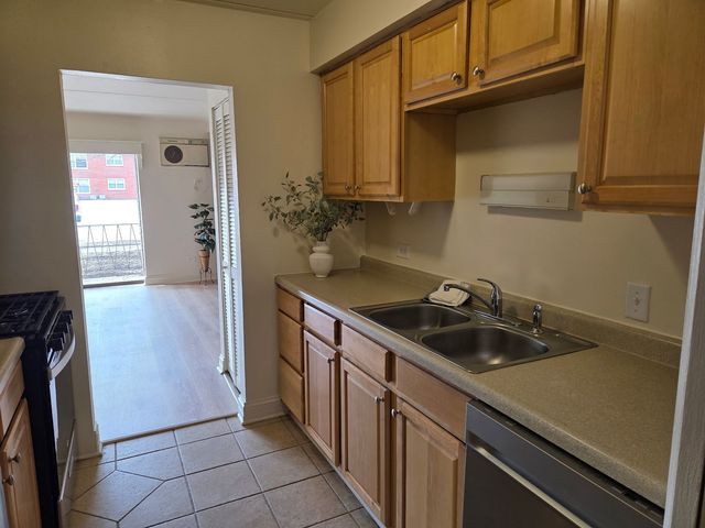 7117 W 93rd Street 104, Oak Lawn, IL 60453