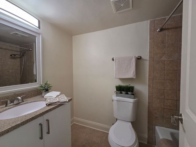 7117 W 93rd Street 104, Oak Lawn, IL 60453