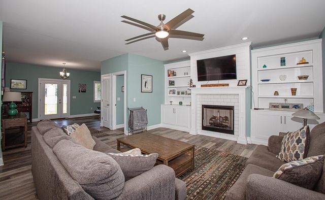 198 Lakeshore Circle, Georgetown, KY 40324