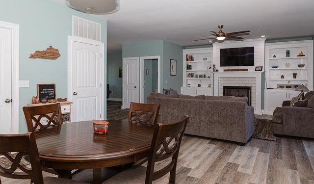198 Lakeshore Circle, Georgetown, KY 40324