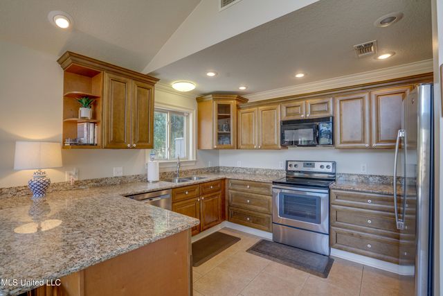 1017 Lincoln Drive, Bay Saint Louis, MS 39520