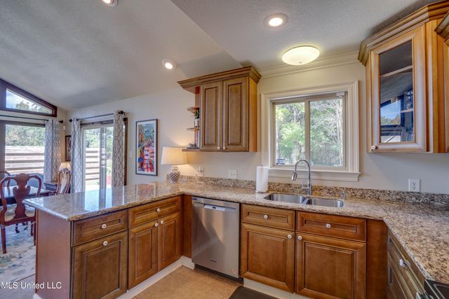 1017 Lincoln Drive, Bay Saint Louis, MS 39520