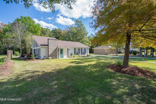 1017 Lincoln Drive, Bay Saint Louis, MS 39520