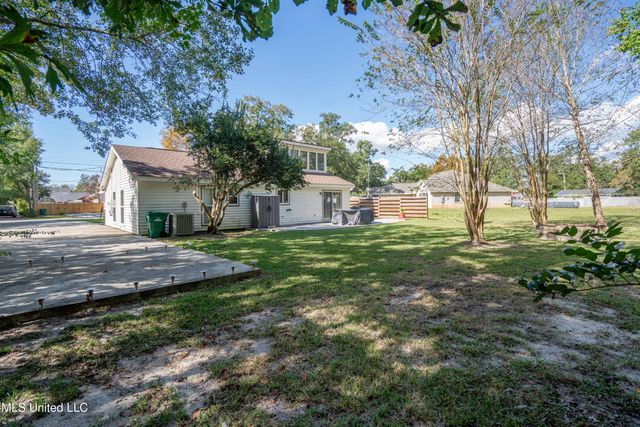 1017 Lincoln Drive, Bay Saint Louis, MS 39520