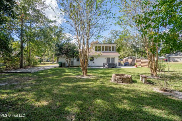 1017 Lincoln Drive, Bay Saint Louis, MS 39520