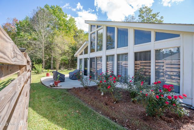 1017 Lincoln Drive, Bay Saint Louis, MS 39520