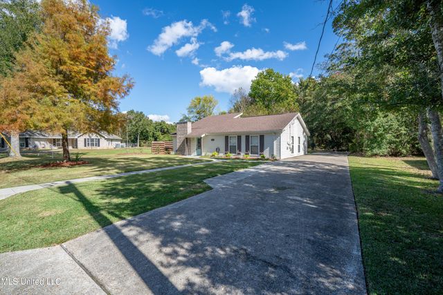 1017 Lincoln Drive, Bay Saint Louis, MS 39520