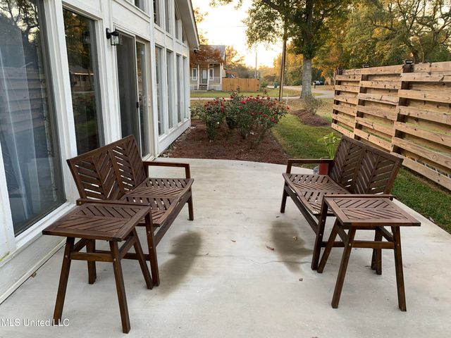 1017 Lincoln Drive, Bay Saint Louis, MS 39520