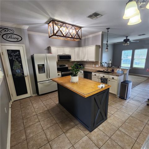 3009 Las Brisas St, Corpus Christi, TX 78414