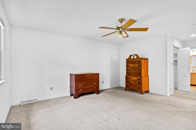 317 WOODVALE DR, Chambersburg, PA 17201
