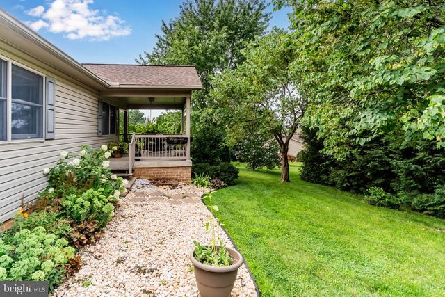 317 WOODVALE DR, Chambersburg, PA 17201