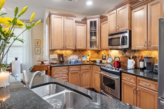 107 Village Cir, Lebanon, TN 37087