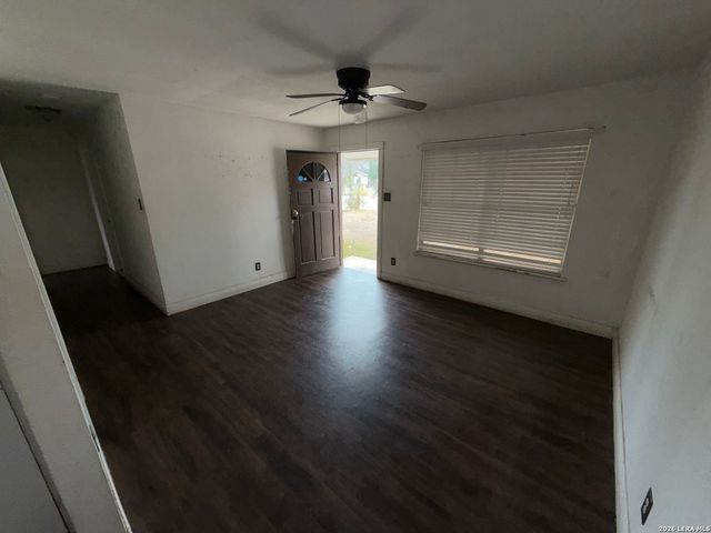 5323 El Paso, San Antonio, TX 78237