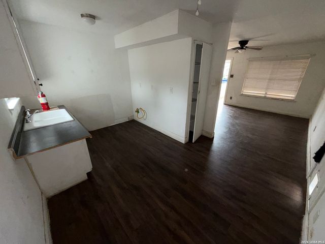 5323 El Paso, San Antonio, TX 78237