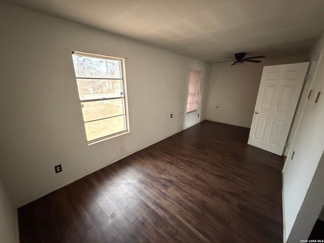 5323 El Paso, San Antonio, TX 78237
