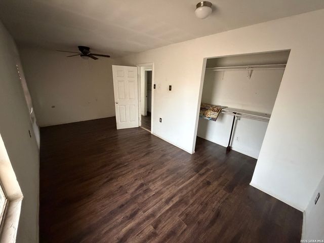5323 El Paso, San Antonio, TX 78237