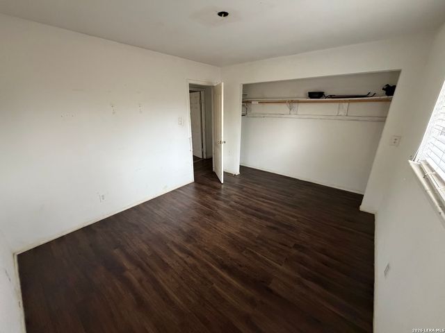 5323 El Paso, San Antonio, TX 78237