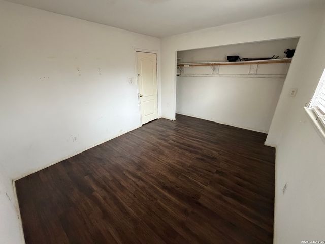 5323 El Paso, San Antonio, TX 78237