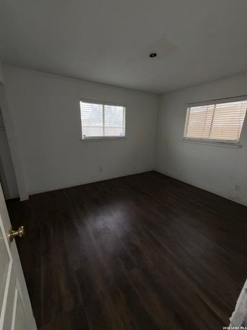 5323 El Paso, San Antonio, TX 78237