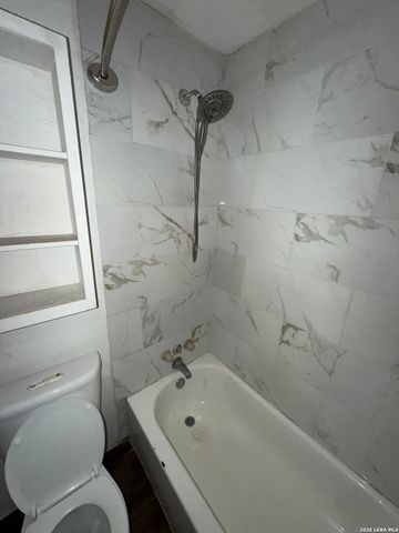 5323 El Paso, San Antonio, TX 78237