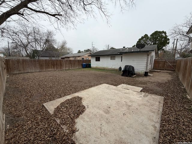 5323 El Paso, San Antonio, TX 78237