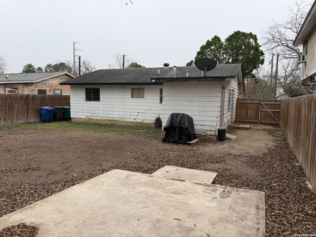 5323 El Paso, San Antonio, TX 78237