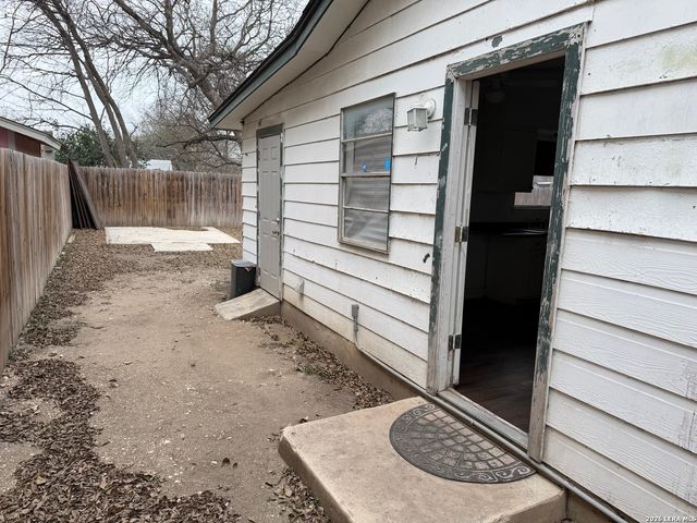 5323 El Paso, San Antonio, TX 78237