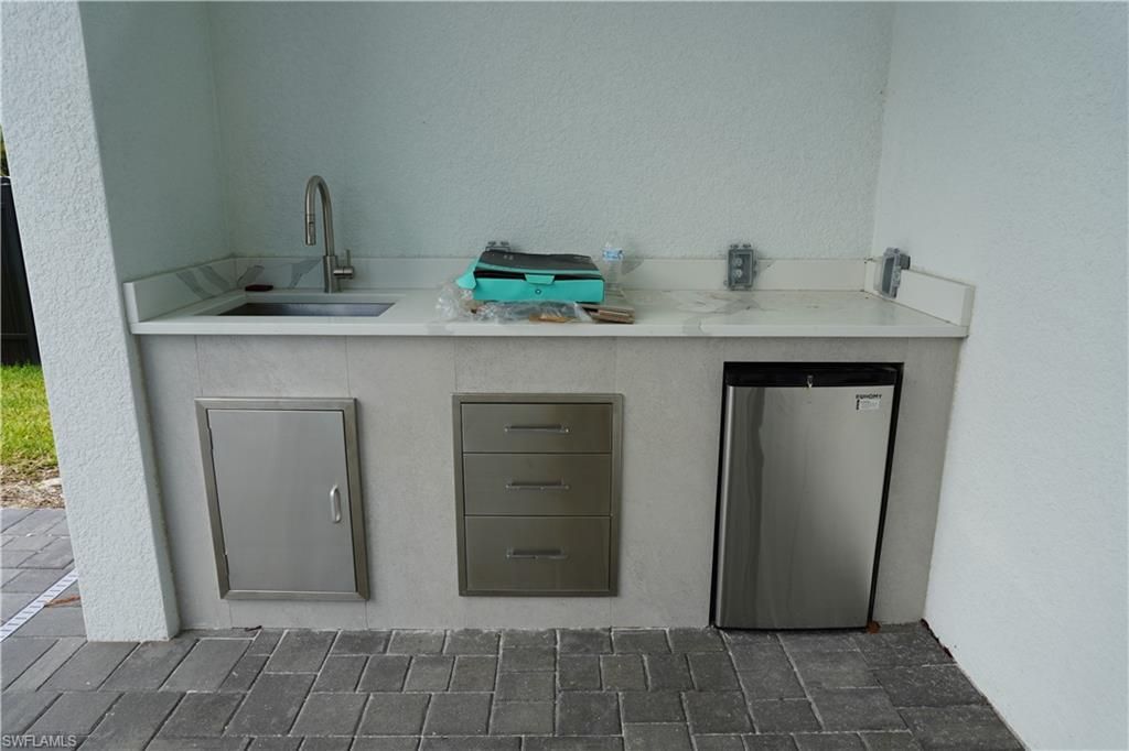 Image 18 of property listing at 2523 SW 18th AVE, Cape Coral, FL 33914