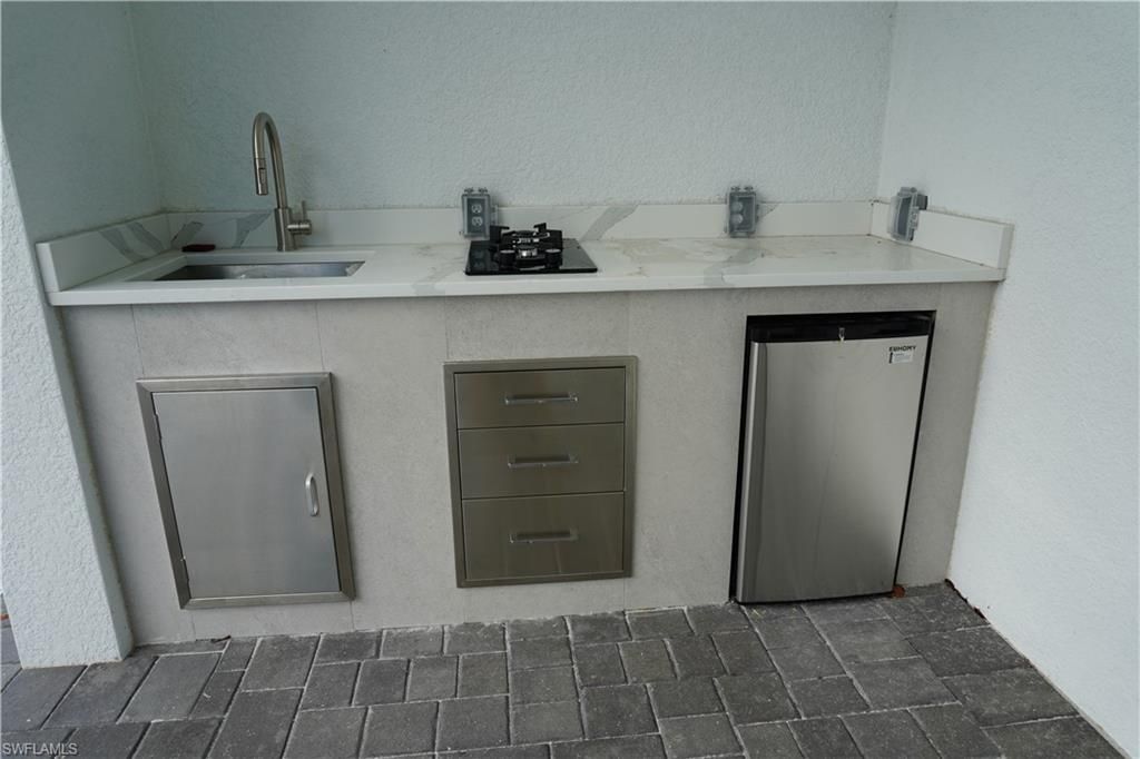 Image 19 of property listing at 2523 SW 18th AVE, Cape Coral, FL 33914