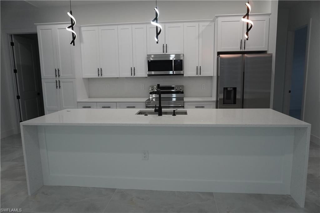 Image 6 of property listing at 2523 SW 18th AVE, Cape Coral, FL 33914