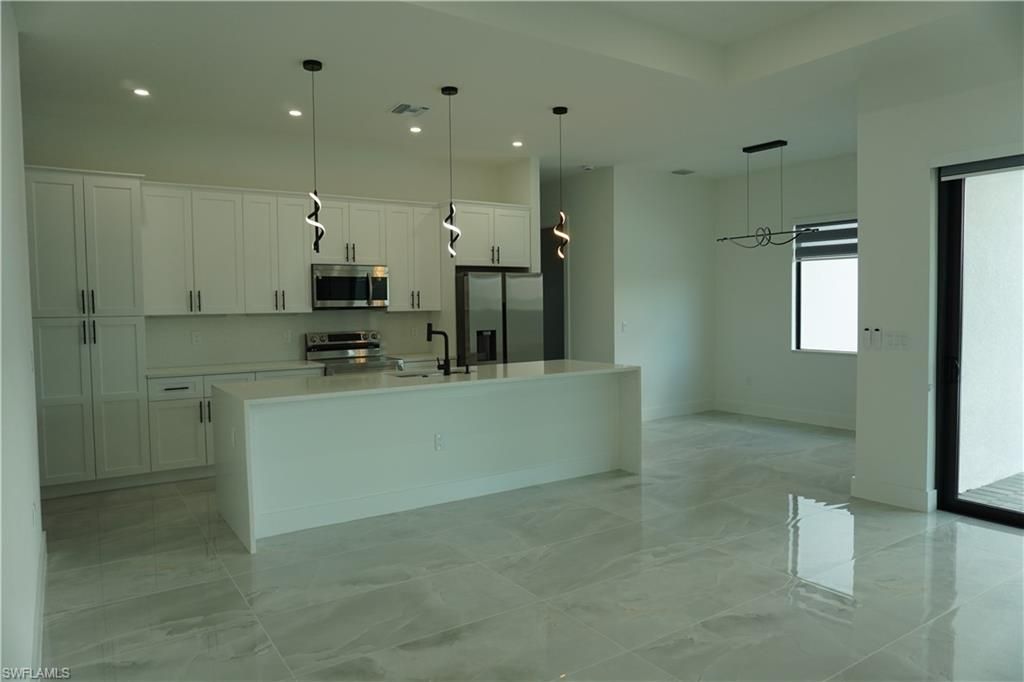 Image 7 of property listing at 2523 SW 18th AVE, Cape Coral, FL 33914