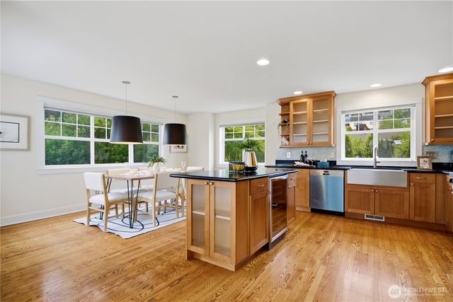 3813 23rd Avenue W, Seattle, WA 98199