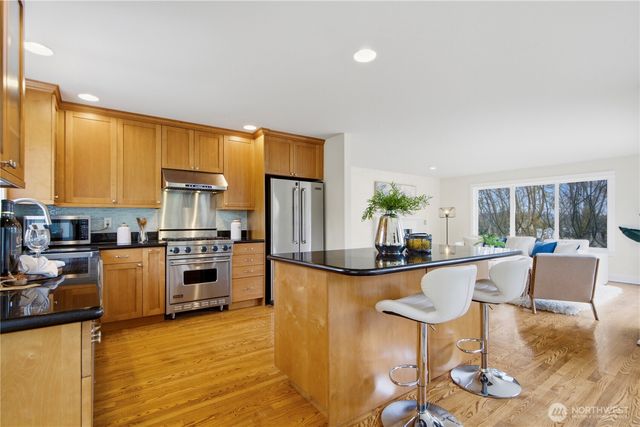 3813 23rd Avenue W, Seattle, WA 98199