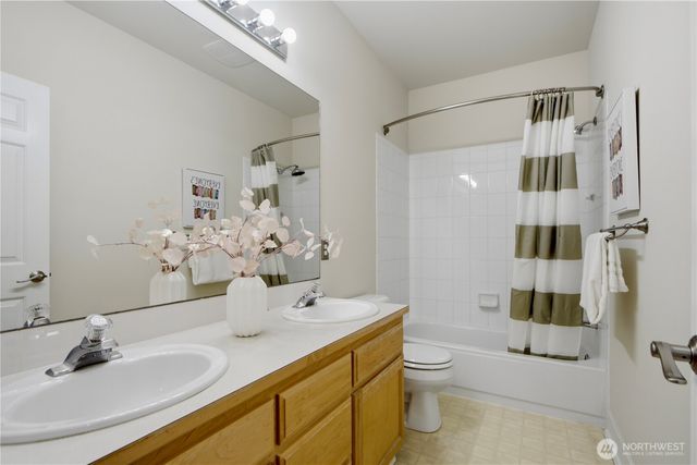 3813 23rd Avenue W, Seattle, WA 98199