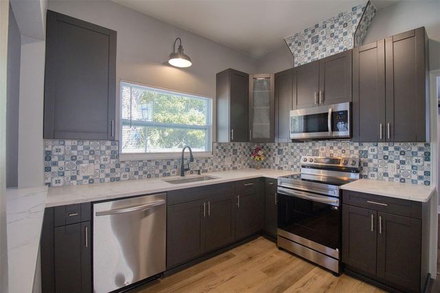 675 16TH AVENUE S 1, St Petersburg, FL 33701