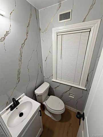 17545 Pennington Drive, Detroit, MI 48221