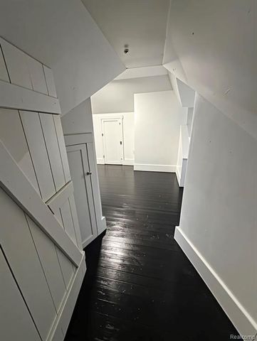 17545 Pennington Drive, Detroit, MI 48221