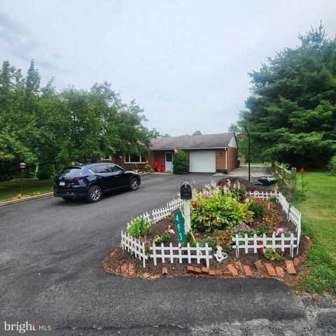 493 CRISWELL DRIVE, Boiling Springs, PA 17007