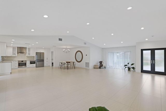 20195 Back 9 Drive, Boca Raton, FL 33498