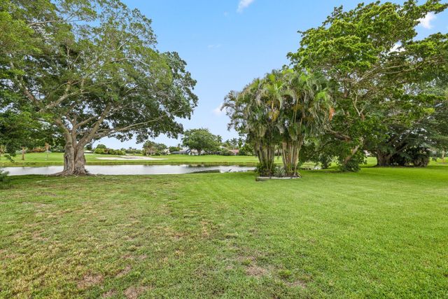 20195 Back 9 Drive, Boca Raton, FL 33498
