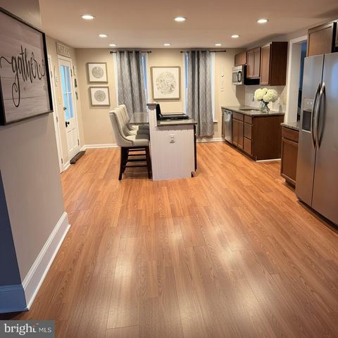 102 MAIN ST, Southampton, NJ 08088